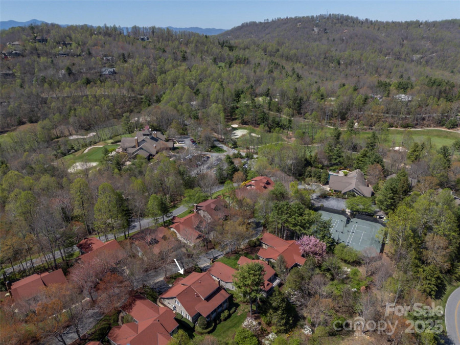 19 Lacoste Dr Hendersonville, NC 28739