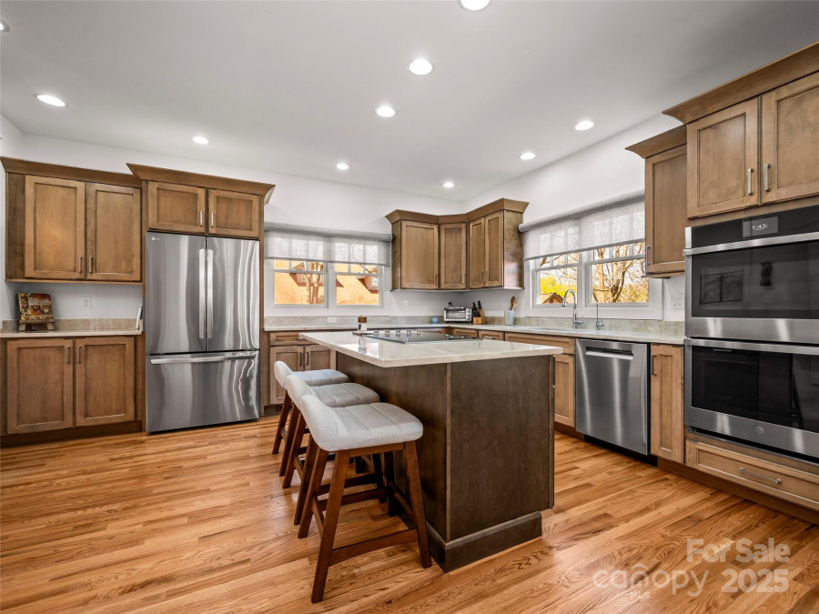 19 Lacoste Dr Hendersonville, NC 28739