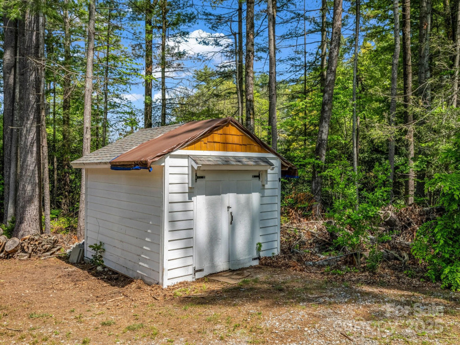 1351 Chanteloup Dr Hendersonville, NC 28739