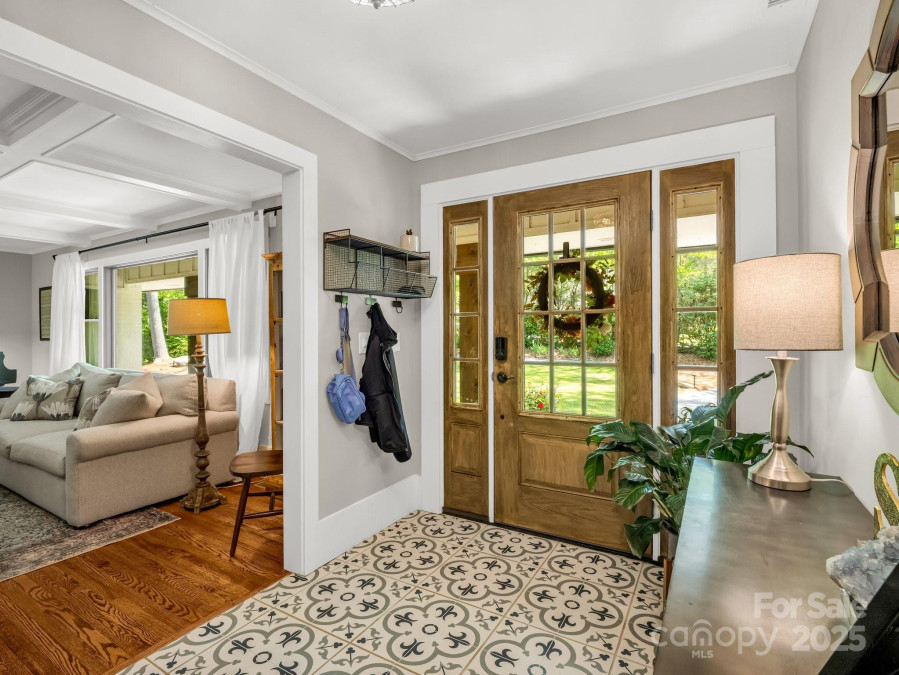 1351 Chanteloup Dr Hendersonville, NC 28739