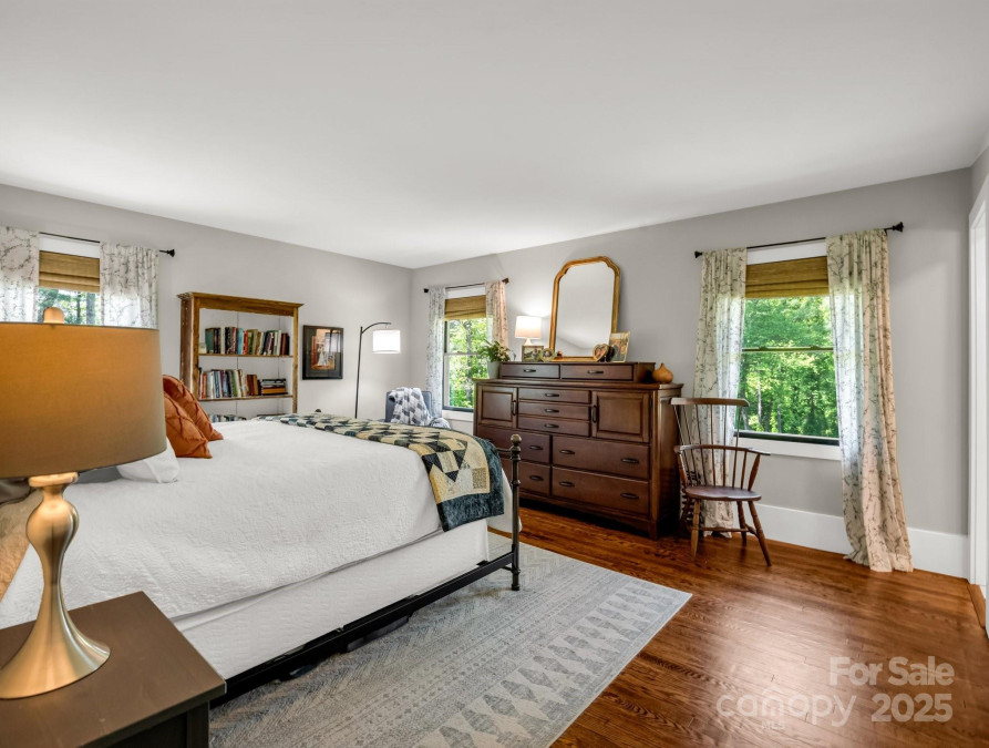 1351 Chanteloup Dr Hendersonville, NC 28739