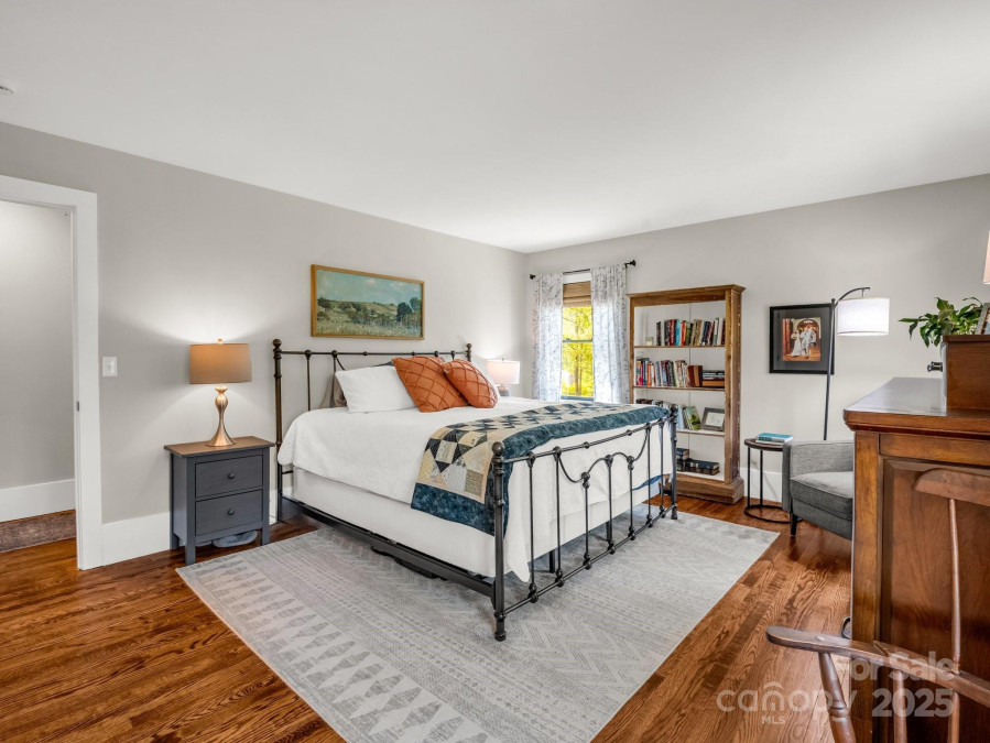 1351 Chanteloup Dr Hendersonville, NC 28739