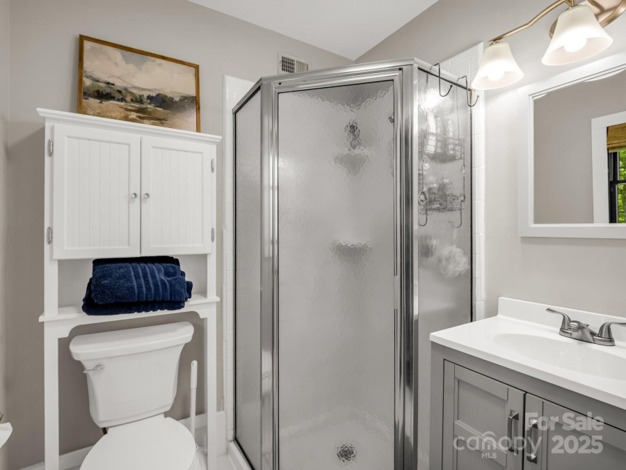 1351 Chanteloup Dr Hendersonville, NC 28739