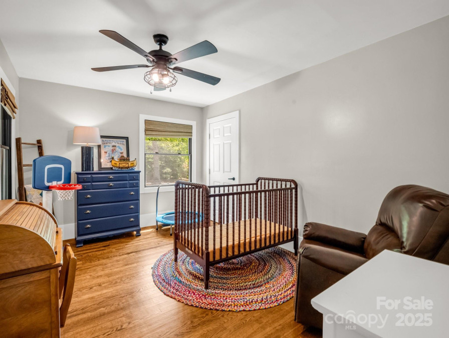 1351 Chanteloup Dr Hendersonville, NC 28739