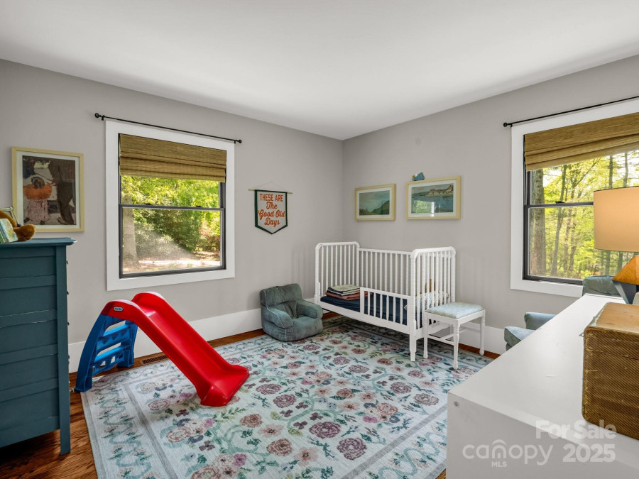 1351 Chanteloup Dr Hendersonville, NC 28739