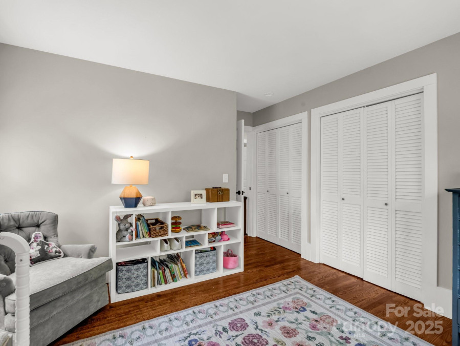 1351 Chanteloup Dr Hendersonville, NC 28739