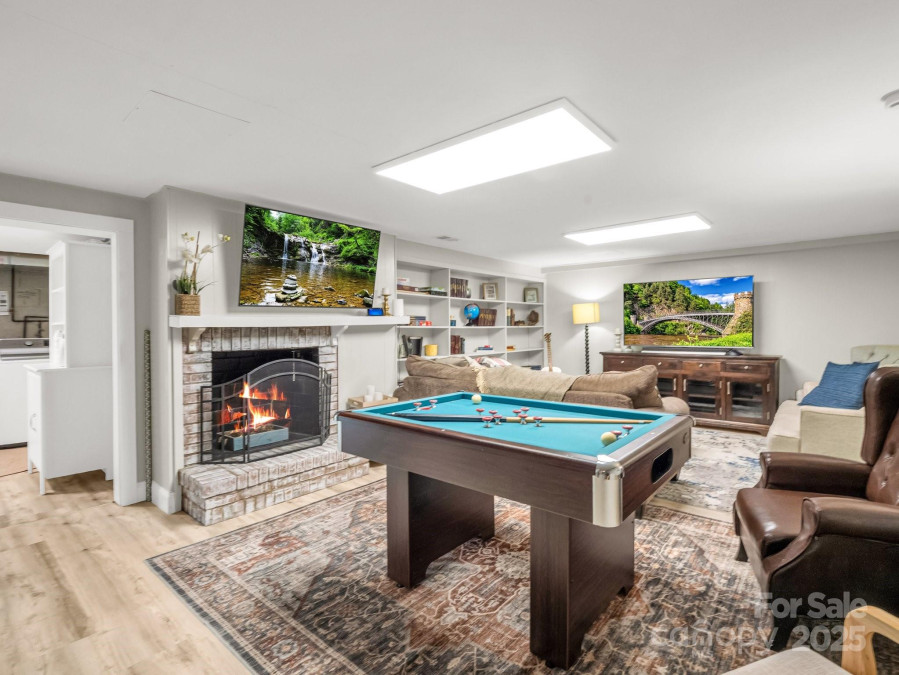 1351 Chanteloup Dr Hendersonville, NC 28739