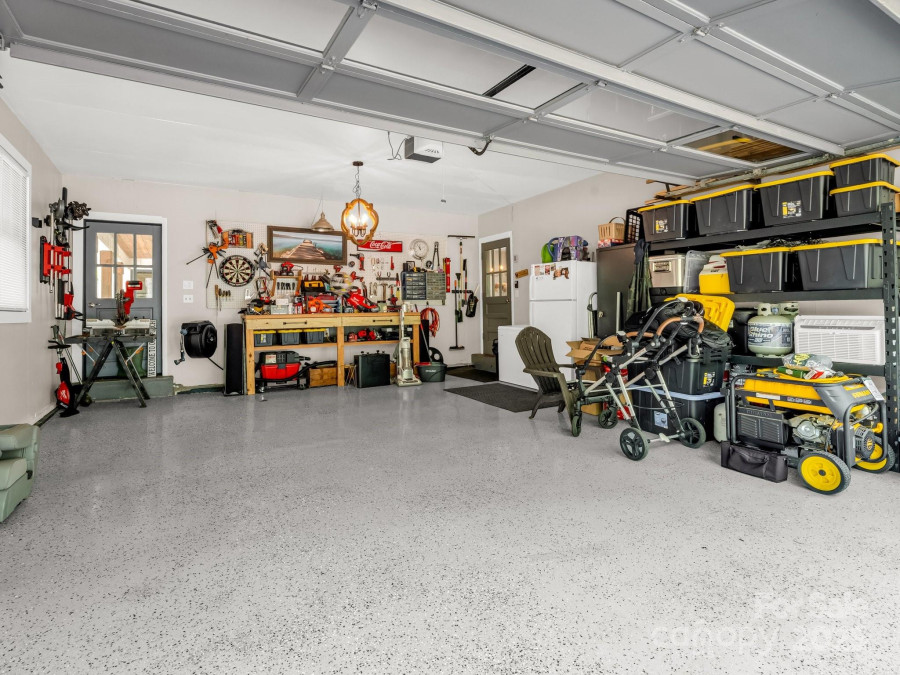 1351 Chanteloup Dr Hendersonville, NC 28739