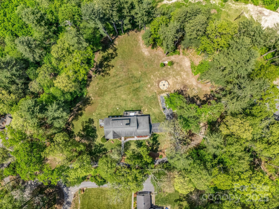 1351 Chanteloup Dr Hendersonville, NC 28739