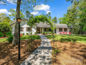 1351 Chanteloup Dr Hendersonville, NC 28739