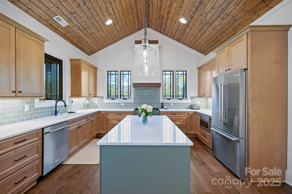 1048 Cherokee Tc Lake Toxaway, NC 28747