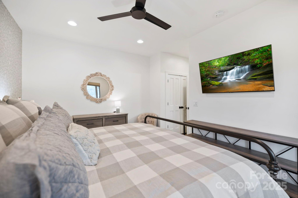 1048 Cherokee Tc Lake Toxaway, NC 28747