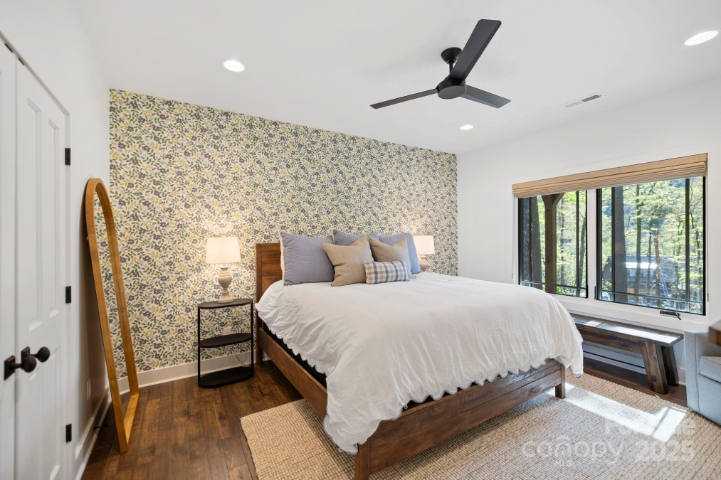 1048 Cherokee Tc Lake Toxaway, NC 28747