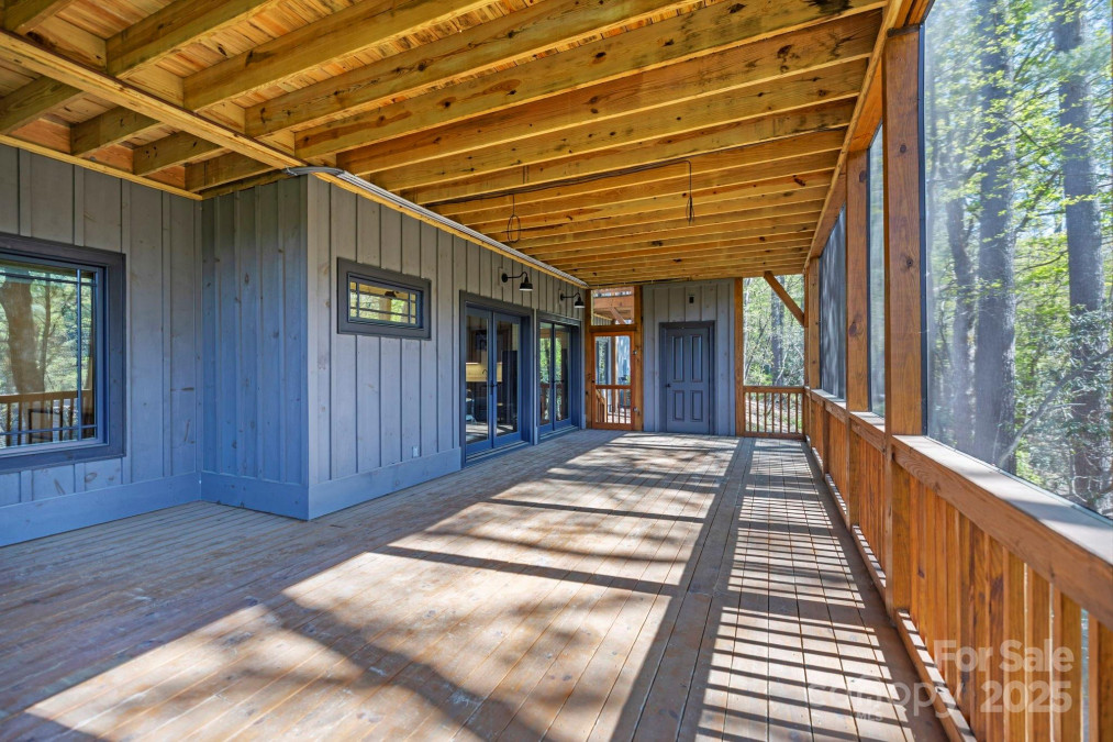 1048 Cherokee Tc Lake Toxaway, NC 28747