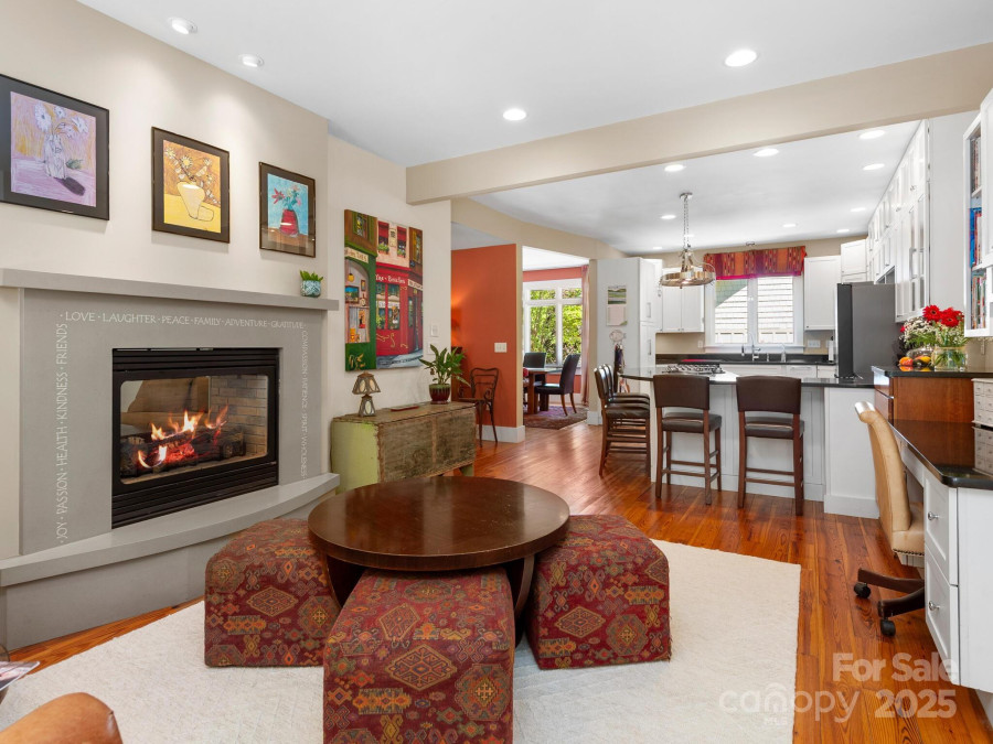 18 Ozark Spring Ln Asheville, NC 28805