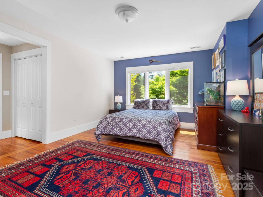 18 Ozark Spring Ln Asheville, NC 28805