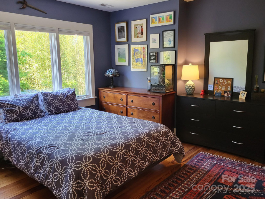 18 Ozark Spring Ln Asheville, NC 28805