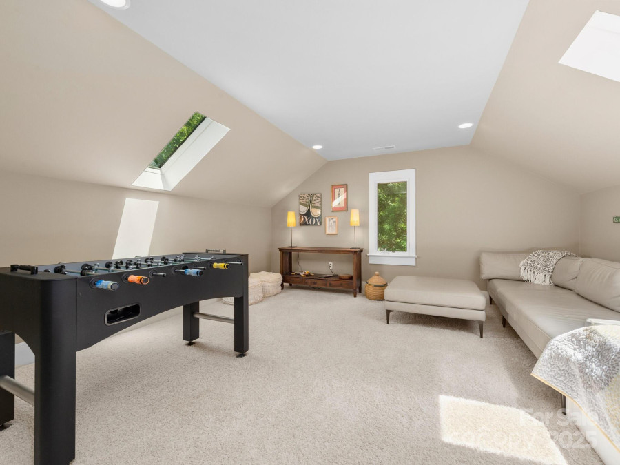 18 Ozark Spring Ln Asheville, NC 28805