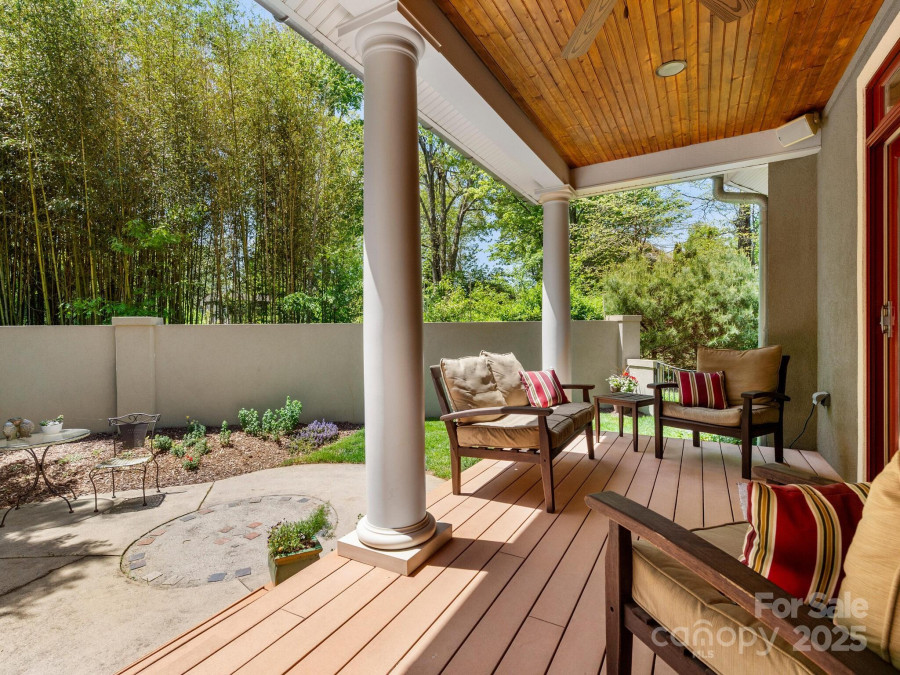 18 Ozark Spring Ln Asheville, NC 28805