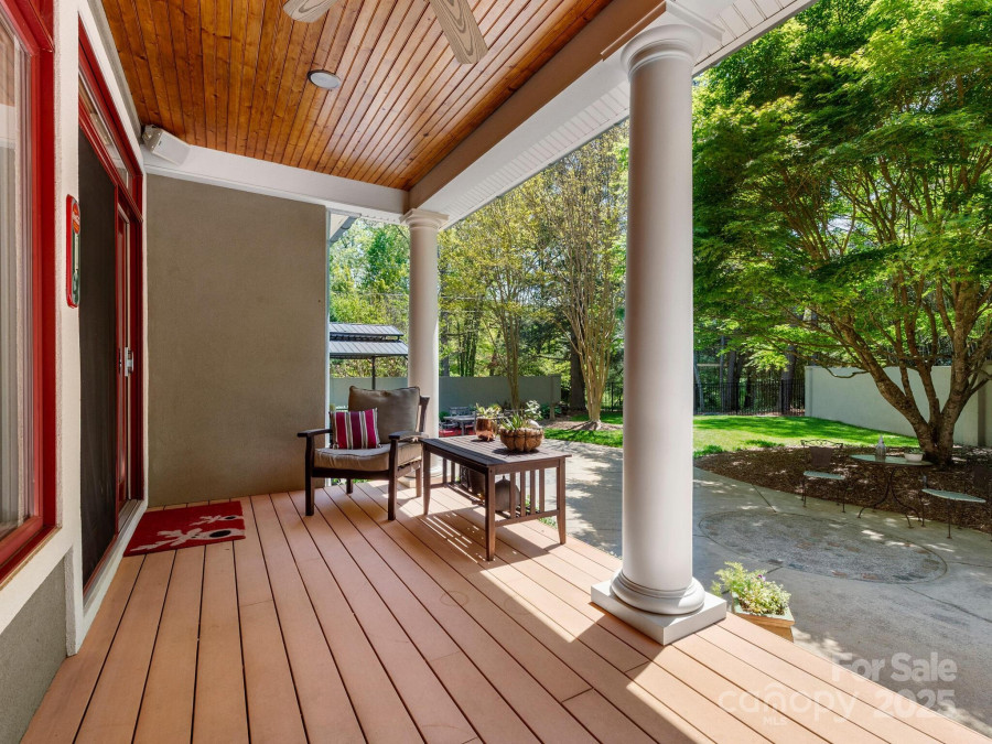 18 Ozark Spring Ln Asheville, NC 28805
