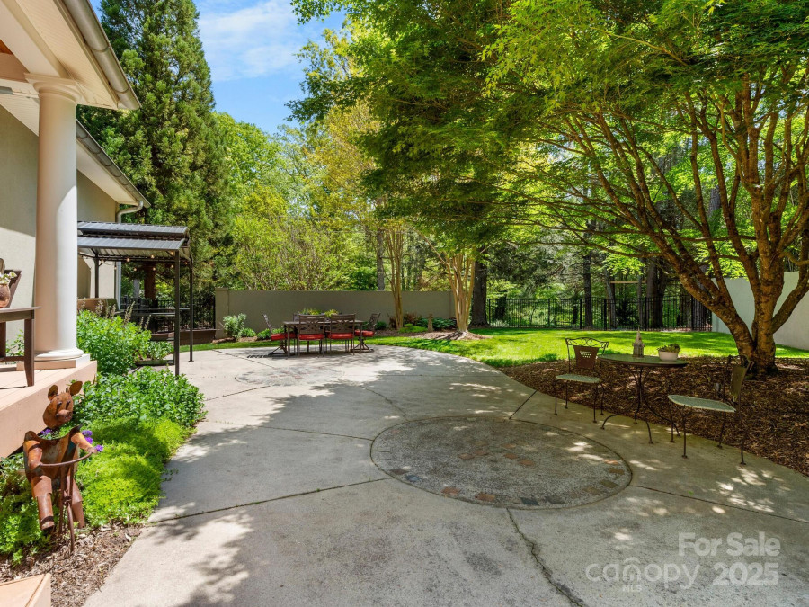 18 Ozark Spring Ln Asheville, NC 28805