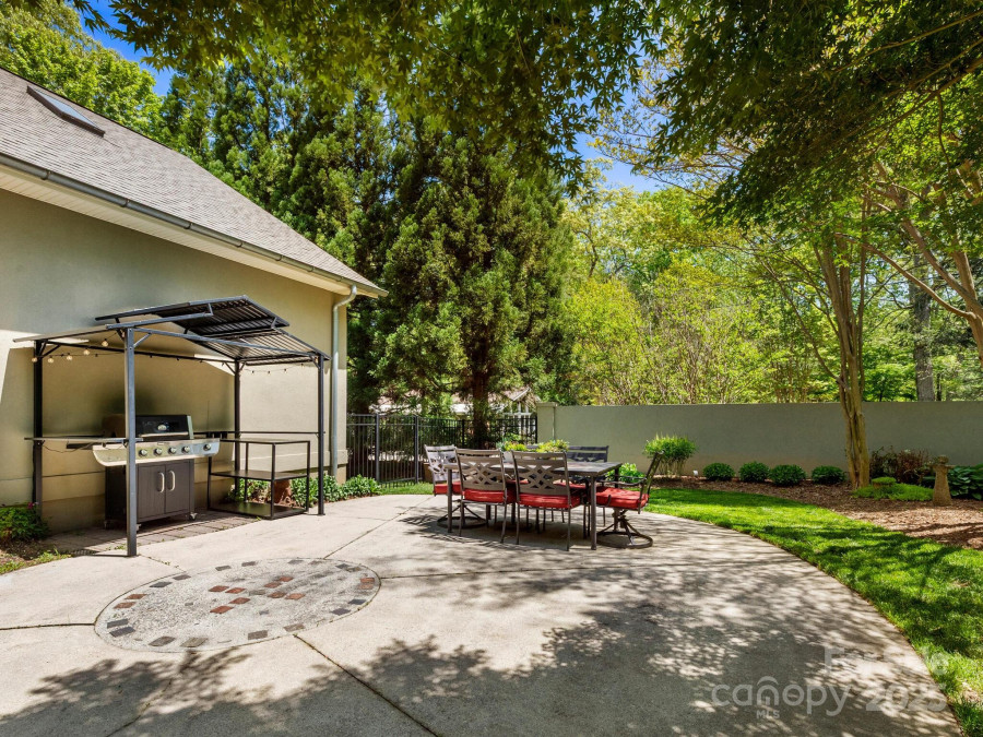 18 Ozark Spring Ln Asheville, NC 28805