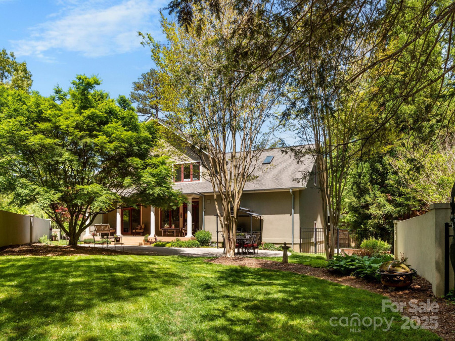 18 Ozark Spring Ln Asheville, NC 28805