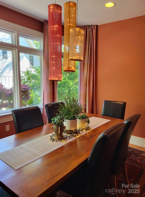 18 Ozark Spring Ln Asheville, NC 28805