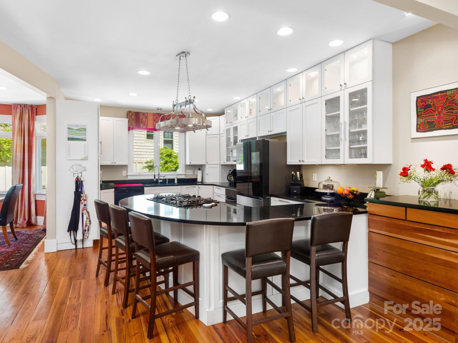 18 Ozark Spring Ln Asheville, NC 28805