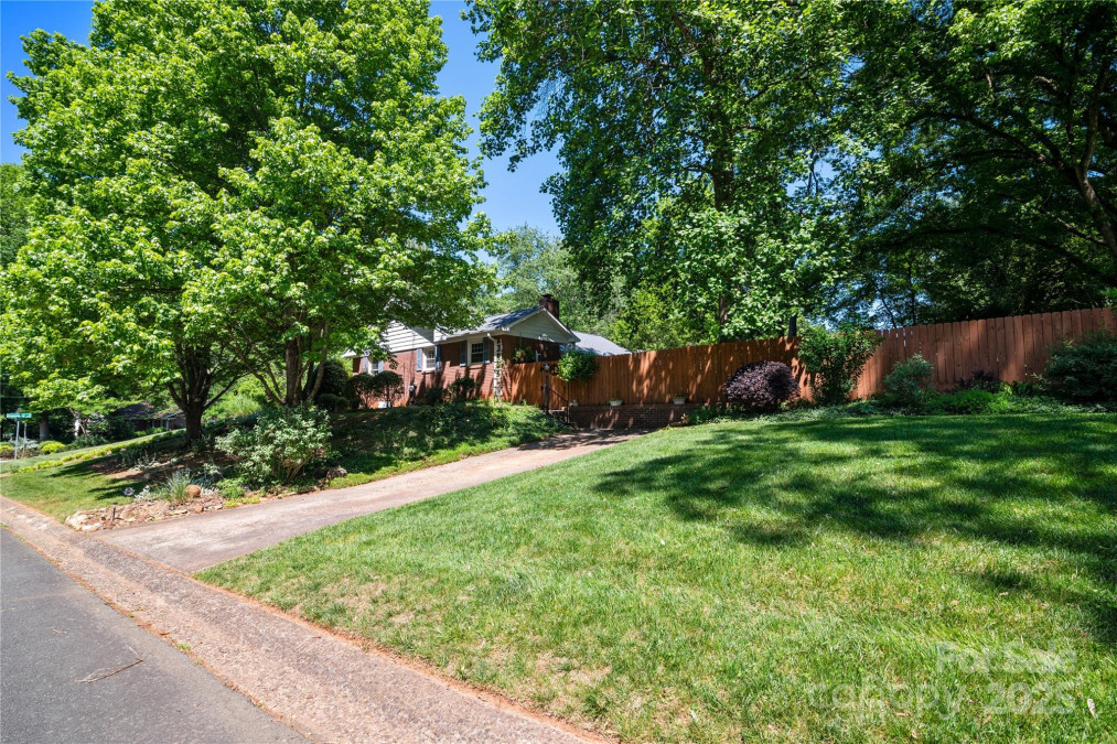 2100 Stonewood Dr Charlotte, NC 28210