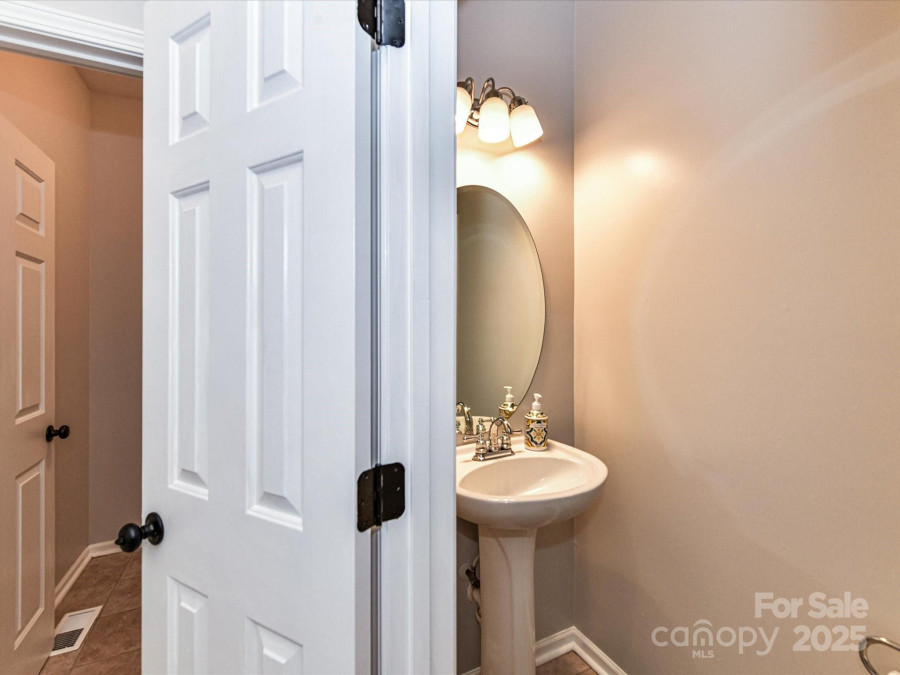 6005 Abergele Ln Matthews, NC 28104
