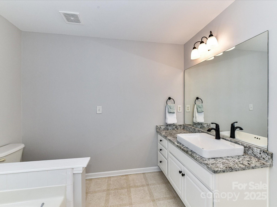 6005 Abergele Ln Matthews, NC 28104