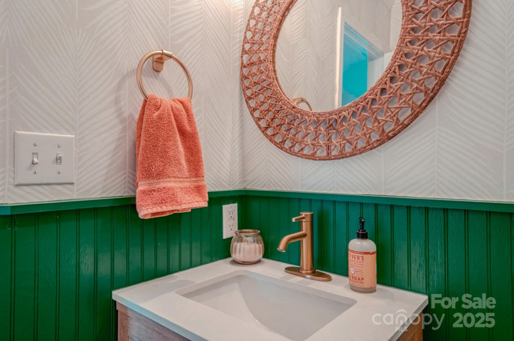 13 Hampton Ln Weaverville, NC 28787