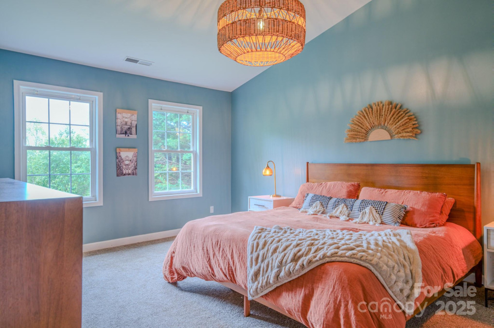 13 Hampton Ln Weaverville, NC 28787