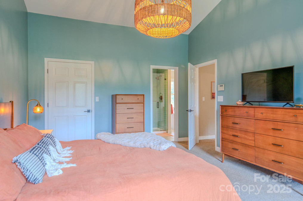 13 Hampton Ln Weaverville, NC 28787