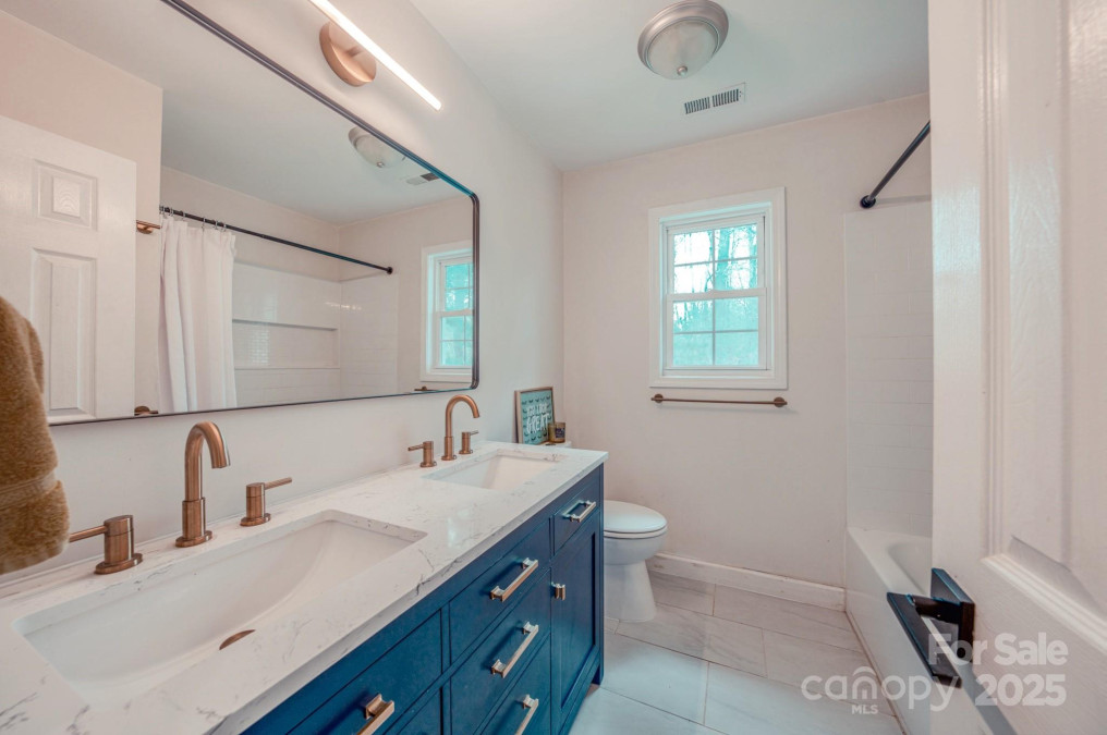 13 Hampton Ln Weaverville, NC 28787