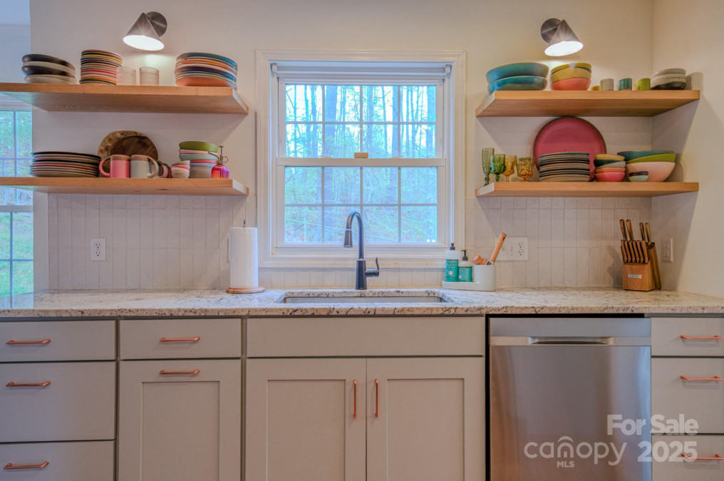13 Hampton Ln Weaverville, NC 28787