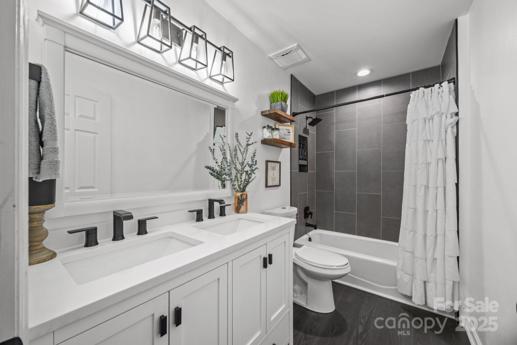 10009 Lattice Ct Charlotte, NC 28269