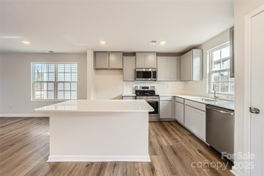 1530 Cottage Creek Dr Bessemer City, NC 28016