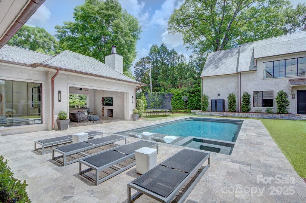 1919 Shoreham Dr Charlotte, NC 28211