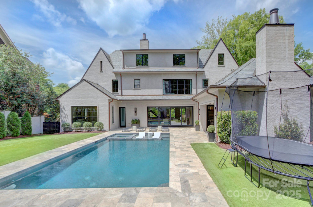 1919 Shoreham Dr Charlotte, NC 28211