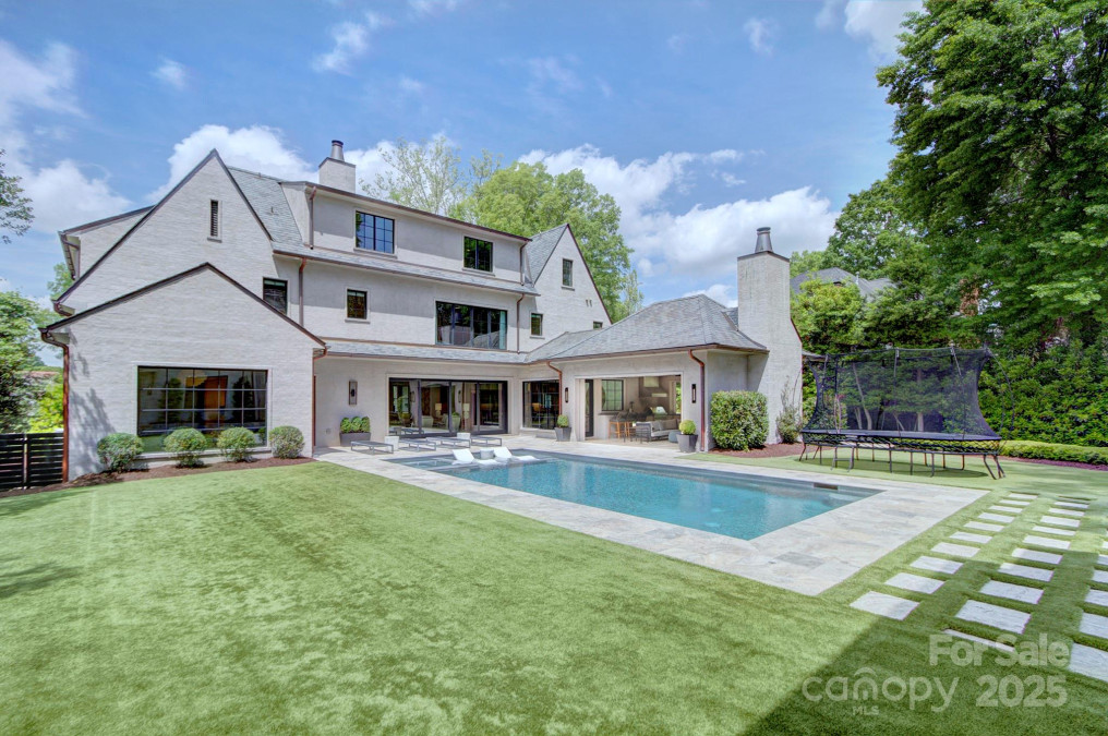 1919 Shoreham Dr Charlotte, NC 28211