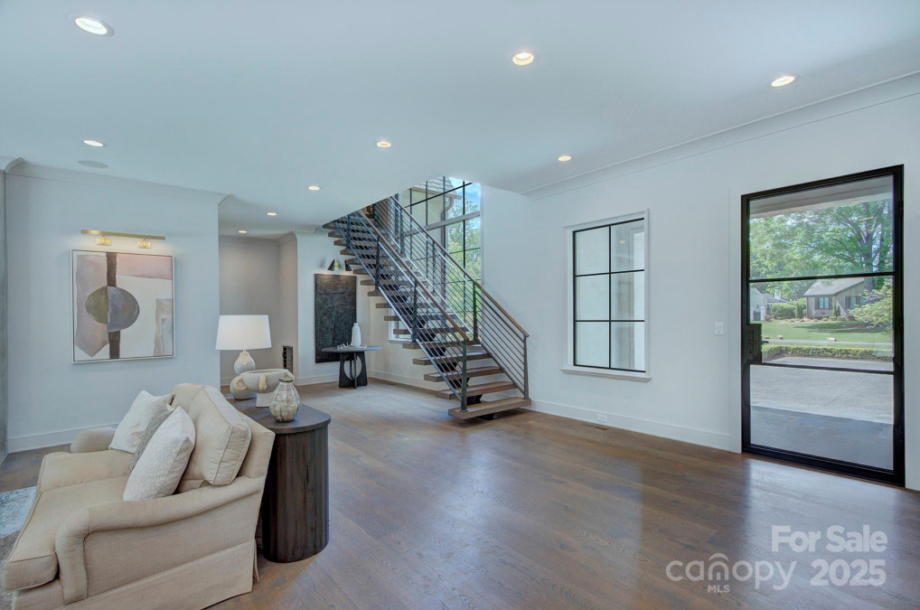 1919 Shoreham Dr Charlotte, NC 28211
