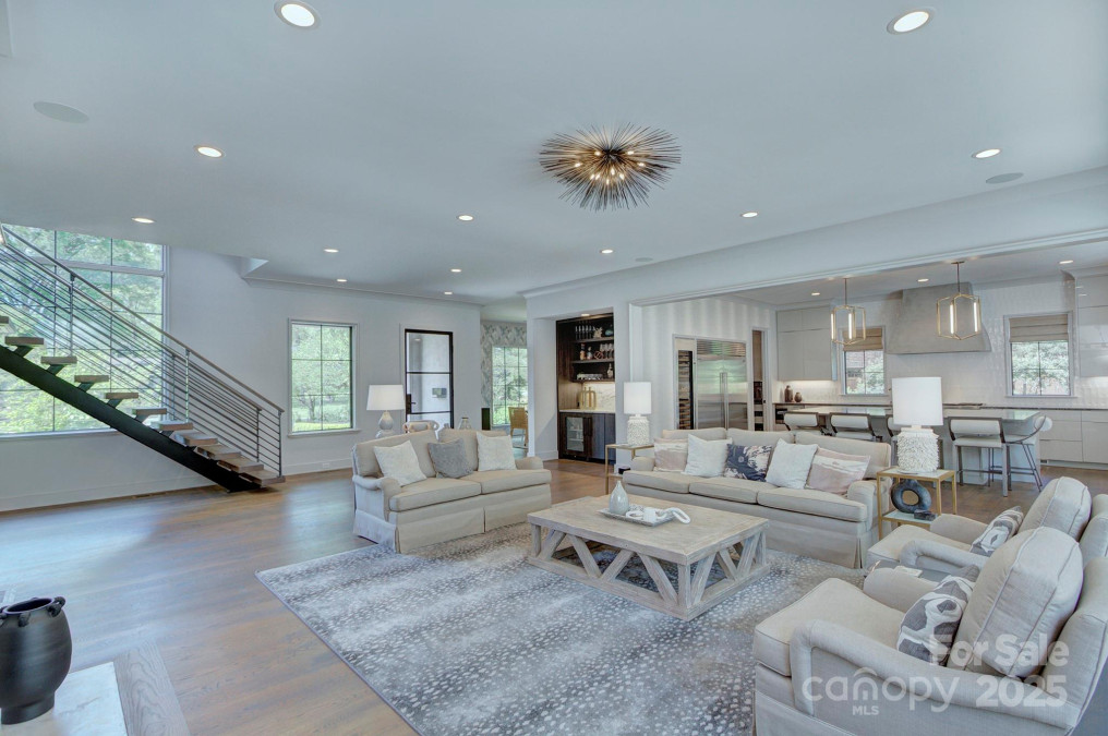 1919 Shoreham Dr Charlotte, NC 28211