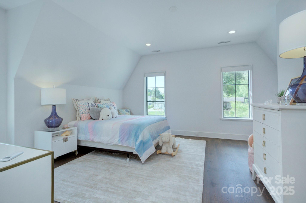 1919 Shoreham Dr Charlotte, NC 28211