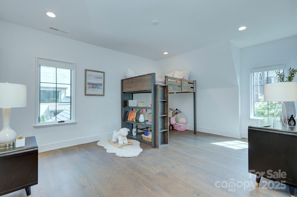 1919 Shoreham Dr Charlotte, NC 28211