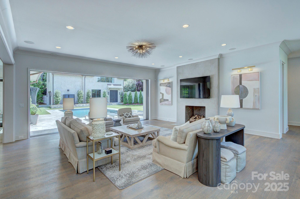1919 Shoreham Dr Charlotte, NC 28211