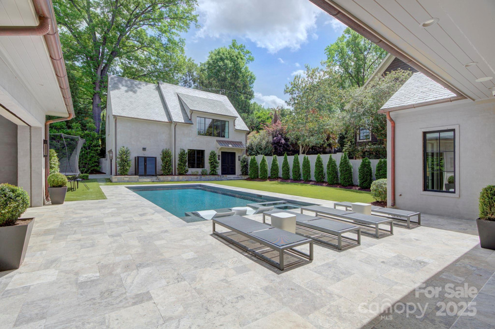 1919 Shoreham Dr Charlotte, NC 28211