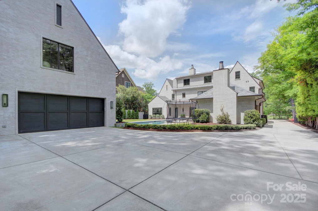 1919 Shoreham Dr Charlotte, NC 28211