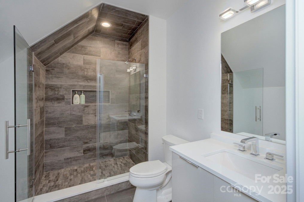 1919 Shoreham Dr Charlotte, NC 28211